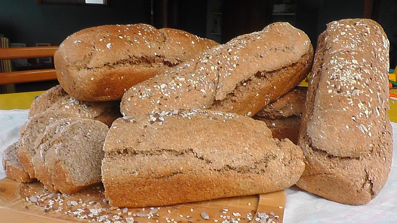 Do czego przydaje się chleb razowy?
